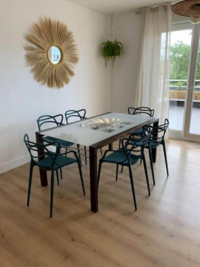 Au 154 Bis - Joli Appartement avec Grande Terrasse et proche de la plage à Malo